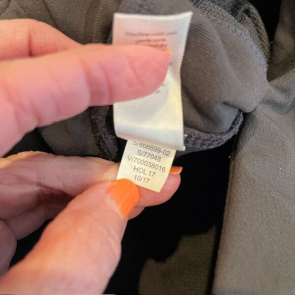 ATHLETA Headlands Hybrid High Rise Cargo Legging Black Zipper Pockets Size 2P - Picture 8 of 12